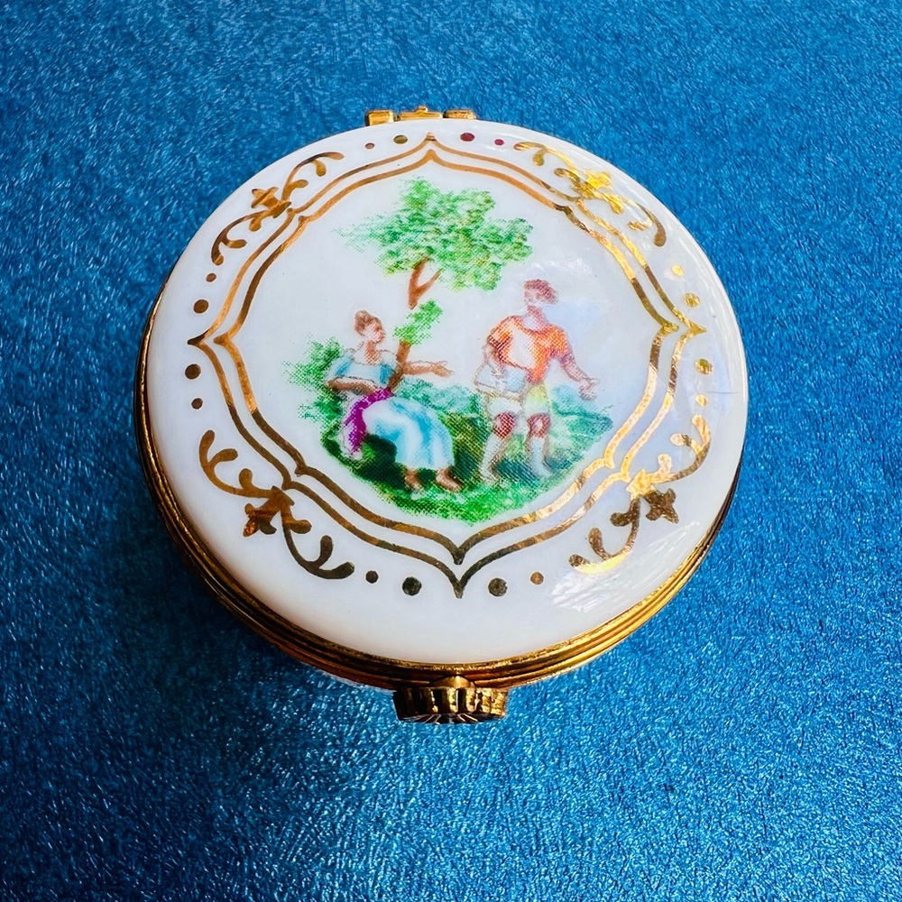 Elegant Gold and White Decorative Box by Del Prado